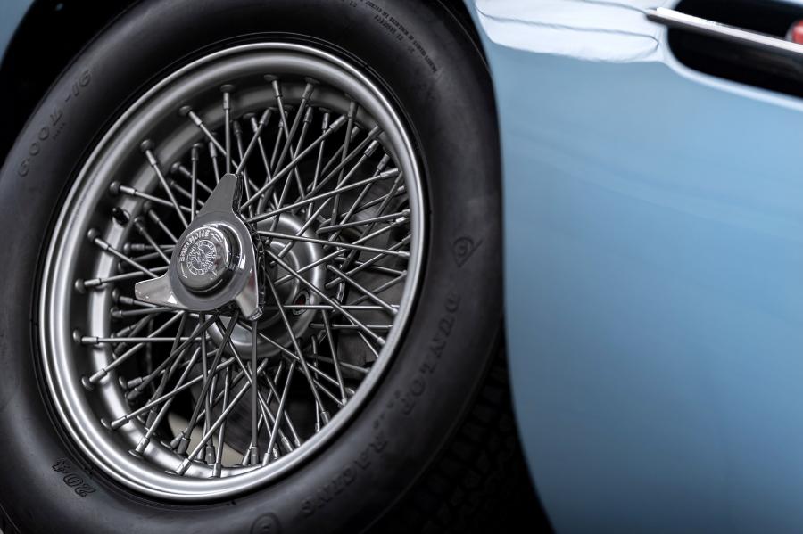 Колеса Aston Martin DB4 GT Continuation 2017 года  (UK) (фото 63 из 90)